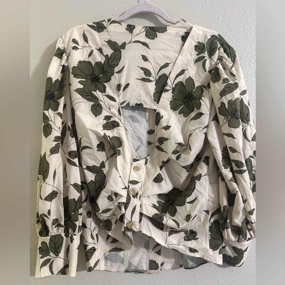 NWT Ghospell Green and Cream Floral Women's Blouse - Picture 9 of 12